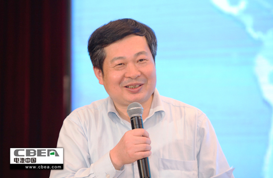 圖為中科院物理研究所常務副主任、研究員黃學杰發(fā)表主題演講.jpg